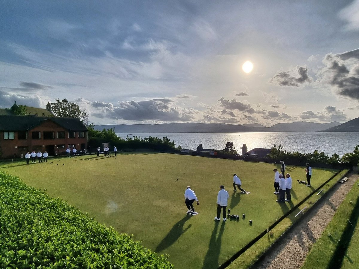 StephenAHenry's tweet photo. Rare night for a wee game of #bowls 

#Gourock #Sunset #Views #WestIsBest #Scotland https://t.co/RUWFowFN1z