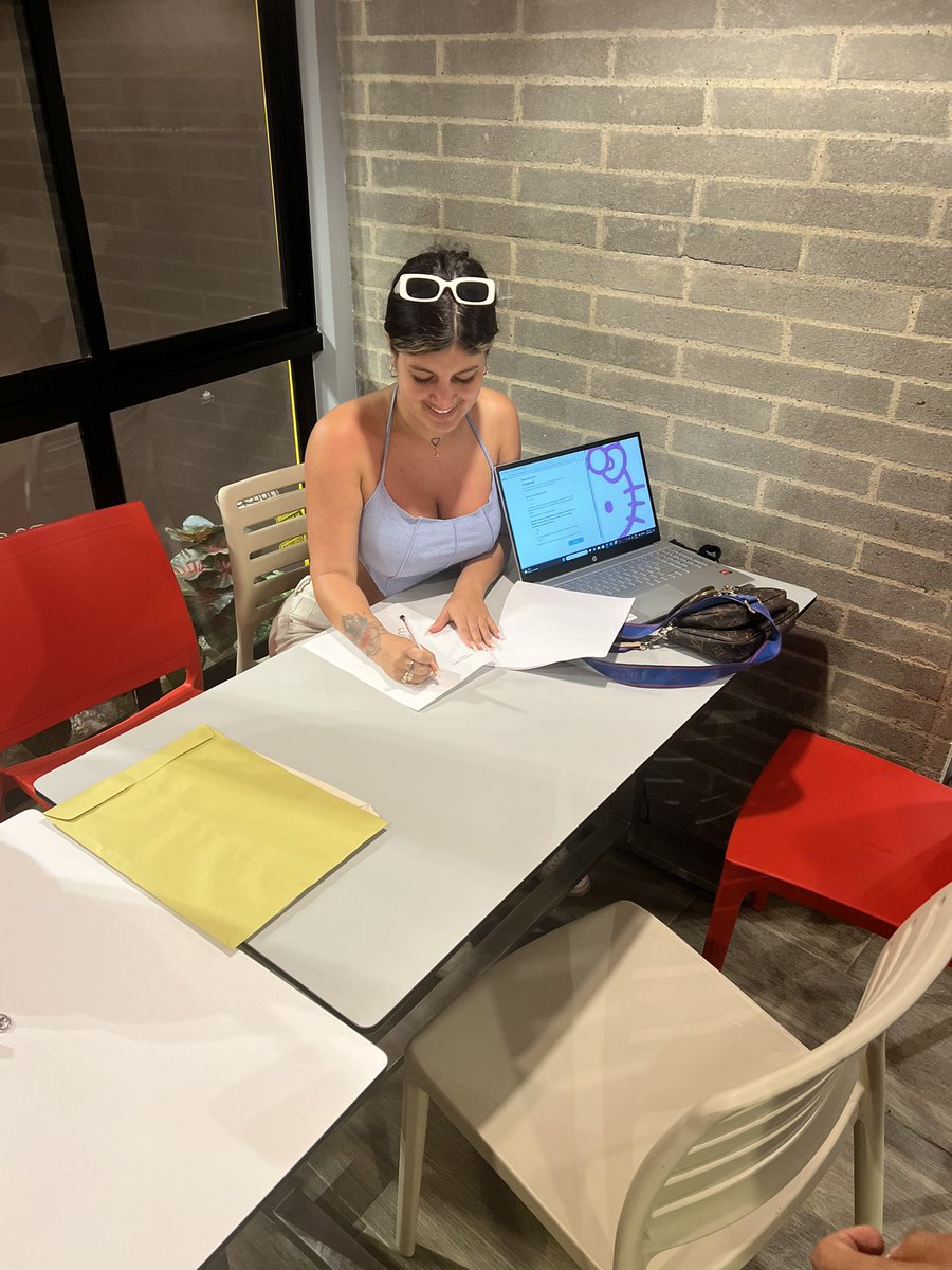 Estoy feliz , gracias a las personas que siempre creyeron en mí desde el comienzo , Hoy creé en mi en mi potencial una network de Facebook mañana sé que serán muchas más puertas , ya ven que Only fans jamás me alejo de mis sueños y mis principios como creador de videos ? 🥺🥰🥰