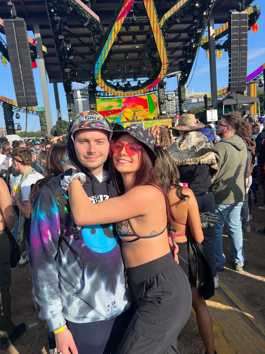 mallory_basco's tweet photo. Found me rave bae https://t.co/XnXvxfTaGE