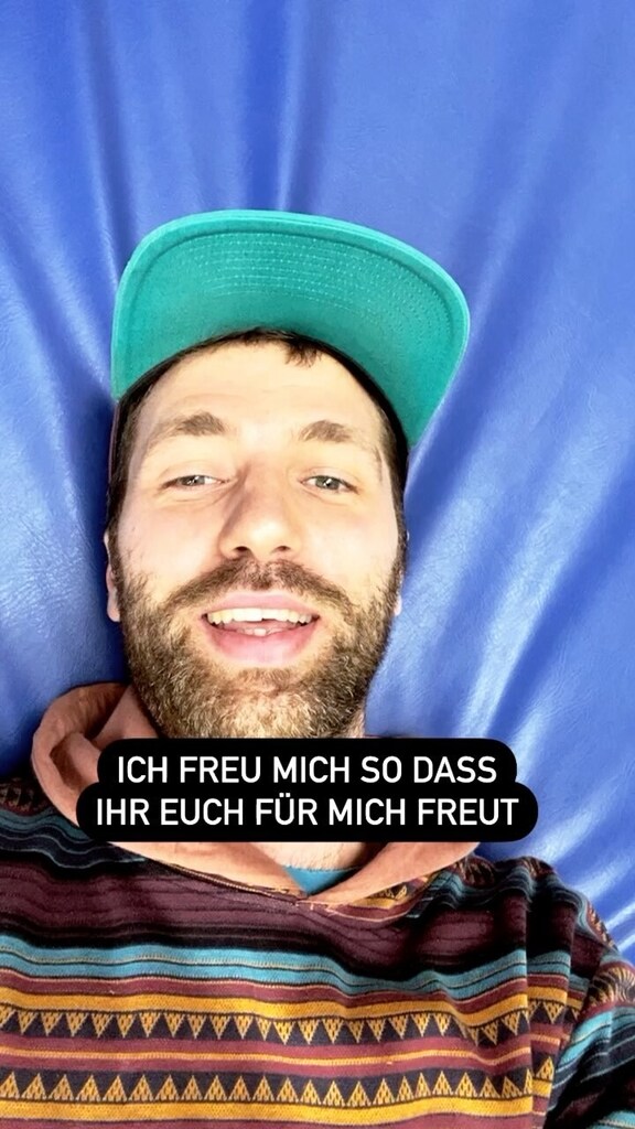 FLONSKE's tweet photo. Bin einfach nur dankbar 🙏 So viele Glückwünsche von so vielen Menschen 🙂 #dankbar #glücklich #zufrieden https://t.co/VLvpcmJcay https://t.co/1Rcj1NQ844