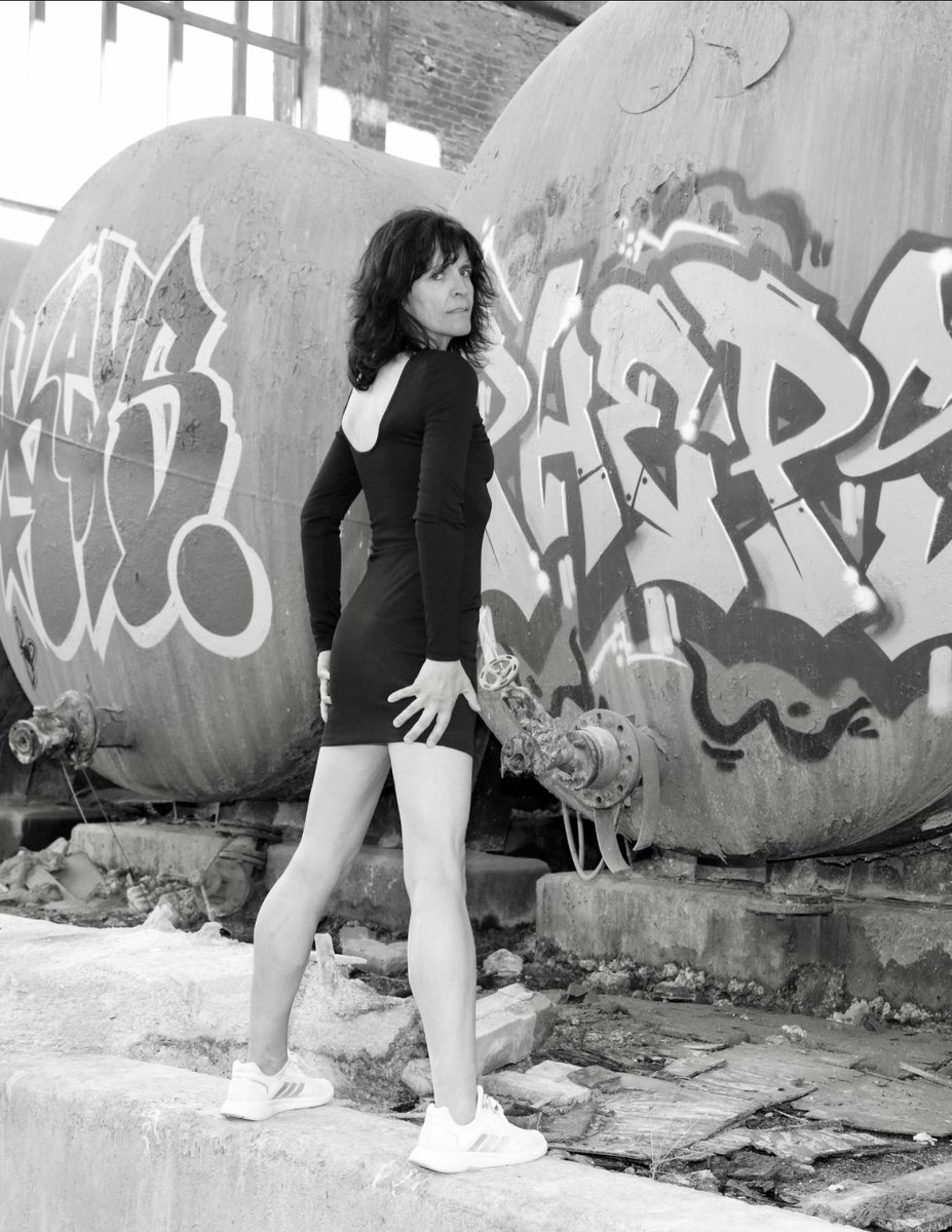 laufenund's tweet photo. „Man kann viel, wenn man sich nur recht viel zutraut.“ (Wilhelm von Humboldt) #fotoshooting #girlonfire #newcomermodel #fiftyplusandfabulous #lostplaces https://t.co/wLpcijvi4O