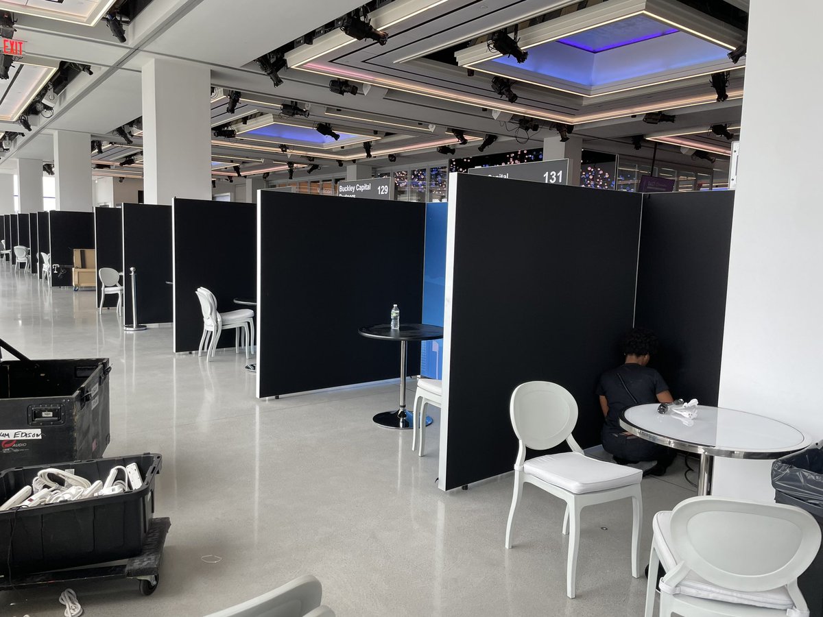 iconnections_io's tweet photo. ✨Behind the scenes magic! An exclusive sneak peak into the dedicated staff setting up SALT iConnections New York before it opens its doors to the public! @SALTConference #capintro #finance https://t.co/Wz4gSRbPa9