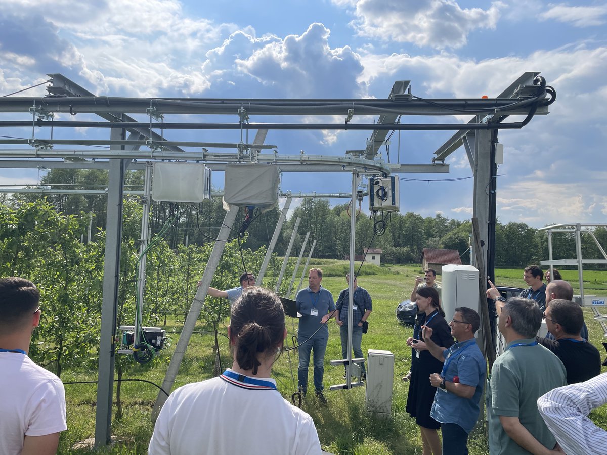 super happy at the first WP2 meeting of #CrackSense project hosted <a href="/LeibnizATB/">Leibniz-Institut für Agrartechnik und Bioökonomie</a> - we talked about new tools for characterising factors leading to fruit cracking. Project is aimed at avoiding fruit loss due to unfavorable weather conditions 🍒🍇🍊