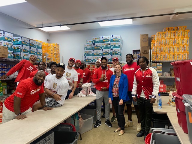 StarkHunger's tweet image. The @USFLGenerals, a @USFL team, visited our campus today and packed backpacks! Thank you for making a difference in our community! #hungerfighters #starkhunger
