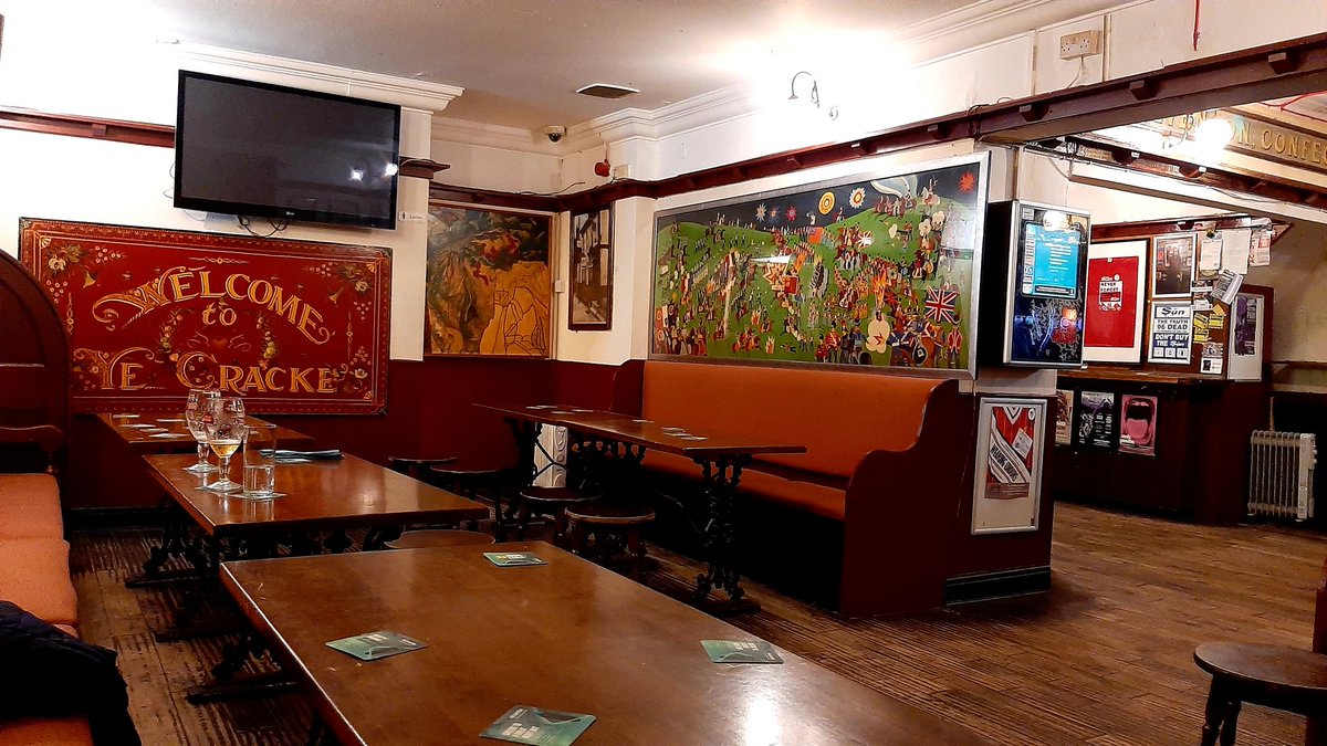 The battlefield mural of Ye Cracke pub #Liverpool a few mins before closing time 👍 what battle it was? I do not know! <a href="/oldpicposter/">Kathleen</a> <a href="/thedustyteapot/">David Hearn</a>