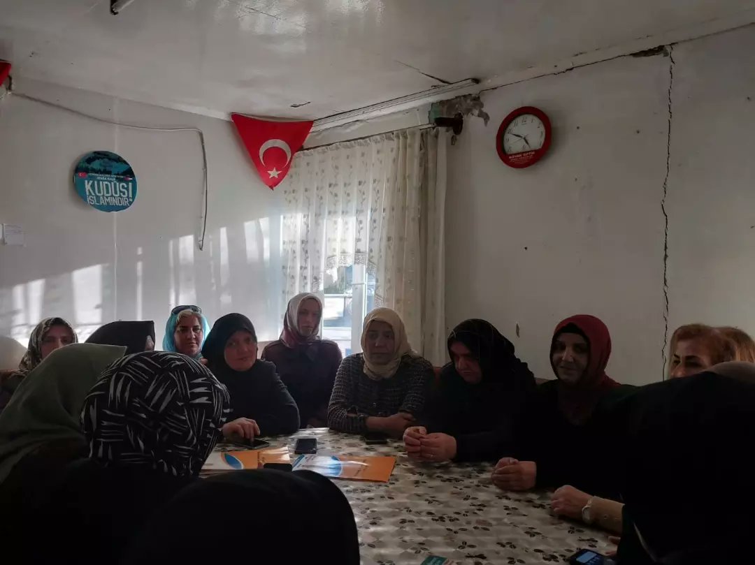 İlçe Kadın Kolları Başkanımız Sn. <a href="/TokceSaniye/">Saniye Tokçe</a>'nin katılımı ile mahalle yönetim kurulumuzun sahada yapacağı çalışmalar hakkında istişare toplantısı gerçekleştirildi. Hayırlı olmasını dileriz.
<a href="/RTErdogan/">Recep Tayyip Erdoğan</a> <a href="/Akparti/">AK Parti</a> 
<a href="/aysekesir/">Ayşe Keşir 🇹🇷🇹🇷🇹🇷</a> <a href="/YildizGungor4/">Yıldız GÜNGÖR</a> 
<a href="/celikdenizayse/">Av.Ayşe Deniz Çelik</a> <a href="/tokce_saniye/">Saniye Tokce</a>