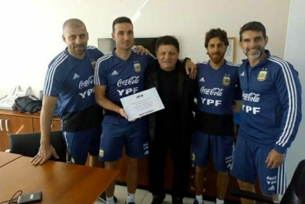 La #ATFA y su Secretario Salvador Pasini saludan a <a href="/lioscaloni/">Lionel Scaloni</a> y le desean lo mejor en su día. Orgullosos de todo lo logrado y de haberlo apoyado desde primera hora 🤝🇦🇷

¡Feliz cumple, <a href="/lioscaloni/">Lionel Scaloni</a>! 🎉
#GestionPasini