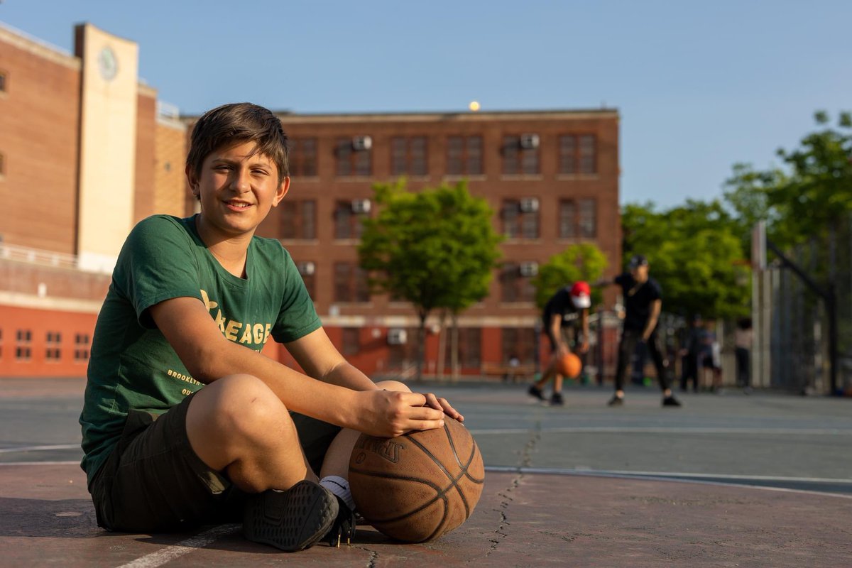 humansofny's tweet image. “I used to say: ‘I like to watch TikTok, or YouTube.’ But I don’t really like to describe myself that way anymore. Because if you think about it, that’s not really something you do. It’s just something that pulls you in. It made me feel connected. Like, I know this person. But I…