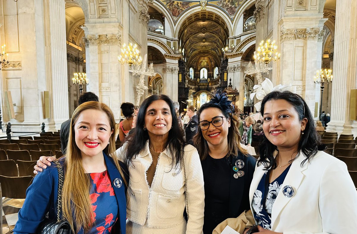 Wonderful service at St Paul’s Cathedral this evening to commemorate the life of Florence Nightingale and of course catch up with friends and colleagues. @karenabonner2 @davidcoumar @lauradopson @JackyS29 @SigsworthJanice @suecox323