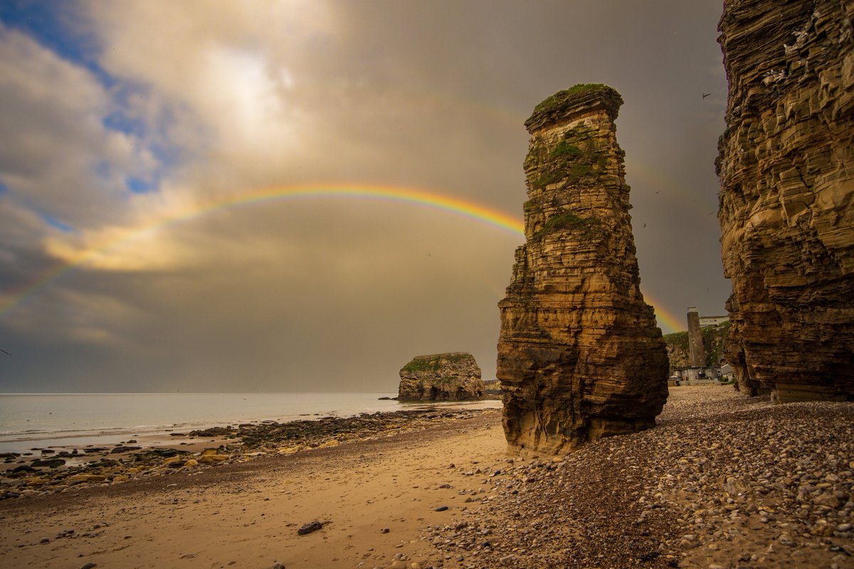Another gorgeous double rainbow from Marsden Bay South Shields. @FujifilmUK @BBCNEandCumbria @itvtynetees @JenBartram @Ross_Hutchinson @metoffice