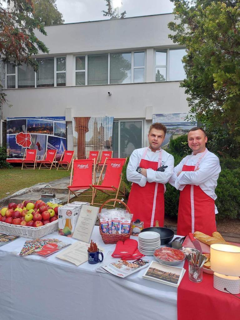 PLinGreece's tweet photo. Today's event is a great opportunity not only to celebrate the anniversary of #May3Constitution, but also to try the specialties of 🇵🇱 cuisine. Big thanks to #PolandTastesGood, @KOWR_gov_pl, #GrupyOgrodnicze, #Cedrob, #REFAL, #WIL-SAD, #Yokaba, @MokoshCosmetics, @efektimasales https://t.co/eCyCEHhgLK
