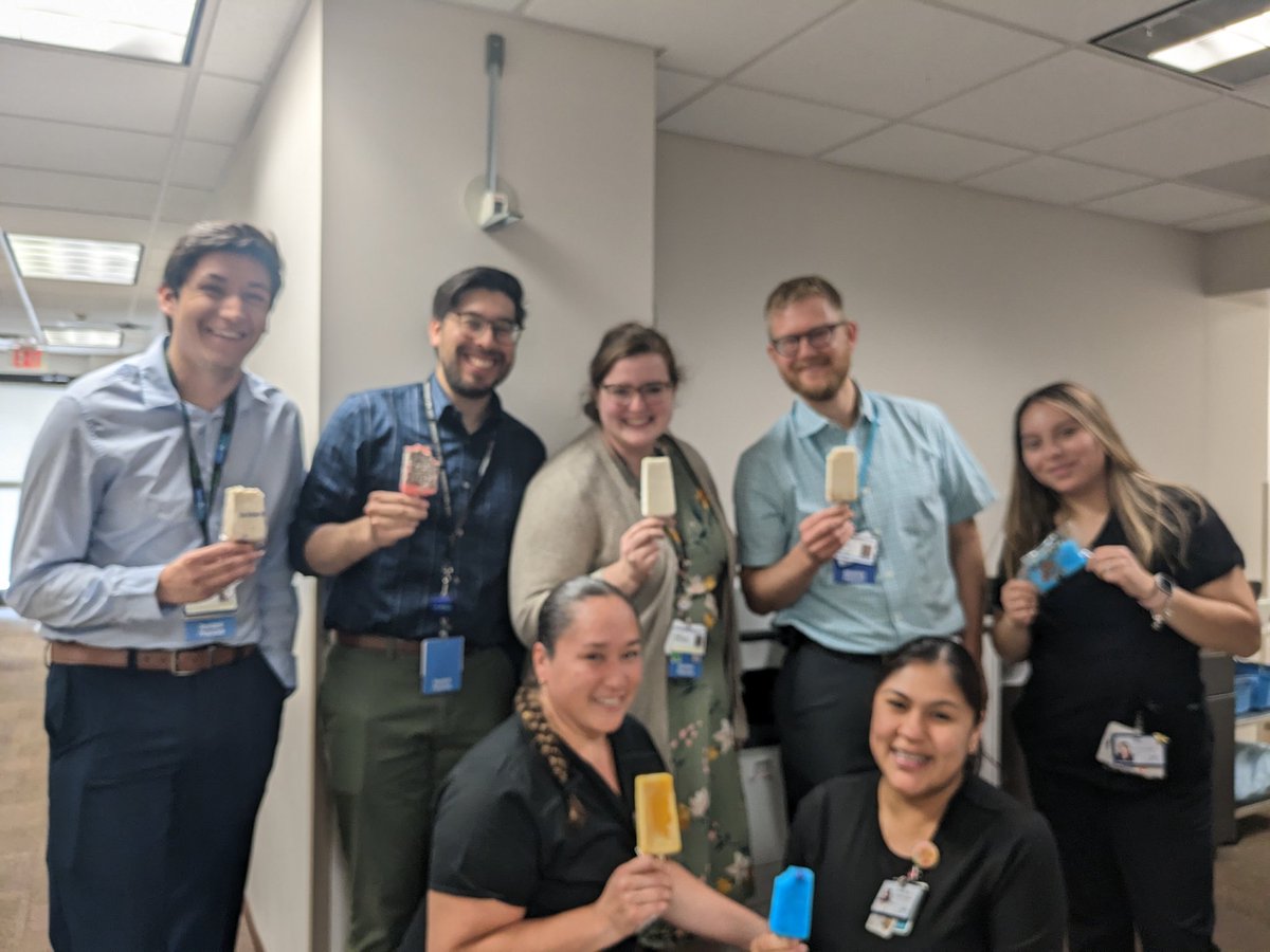 Last day of clinic paletas 😭 what a wonderful team to have learned from! #proudtobeGIM #lastdaysofschool #primarycare
