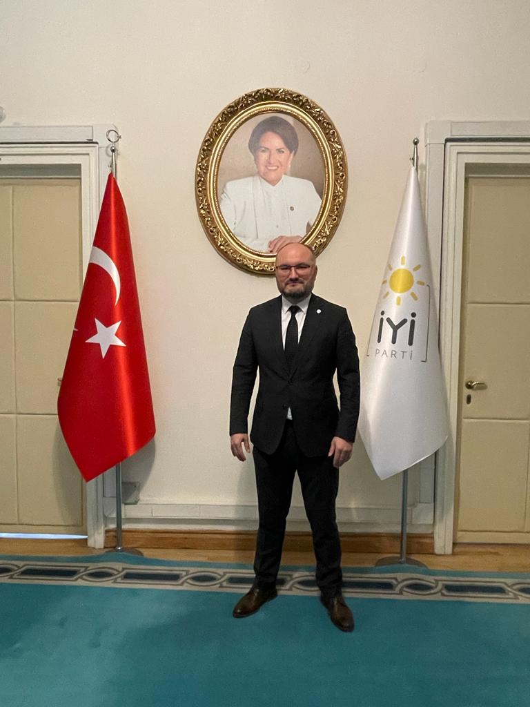 eriscesur's tweet photo. Kıymetli dava arkadaşlarım
14 Mayıs genel seçimlerinde gösterdiğiniz yoğun çaba ve destek için hepinize teşekkür ederim.İYİ Parti'ye  gönül veren ve desteğini esirgemeyen bütün vatandaşlarımıza  minnettarım! 28 Mayıs  Cumhurbaşkanlığı seçimlerinde çalışıp birilkte kazanacağız! https://t.co/fJyNWeNsfM