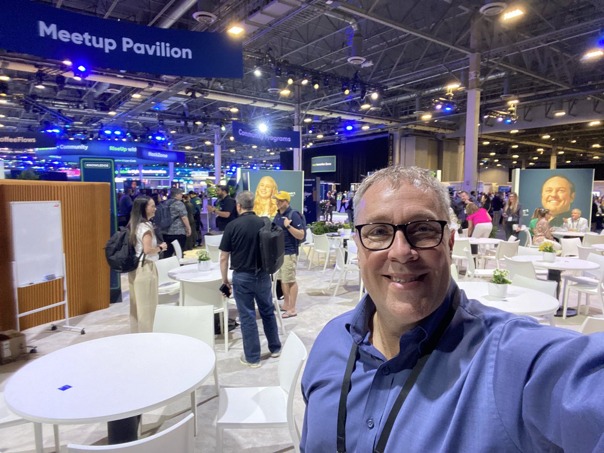 K’so file this under - “experiment” ima be parked here (back corner of the expo hall - “meetup pavilion”) for about an hour - taking notes of the things n ppl I’ve met so far - come wave if you want to nerd out on teachy trainy things !