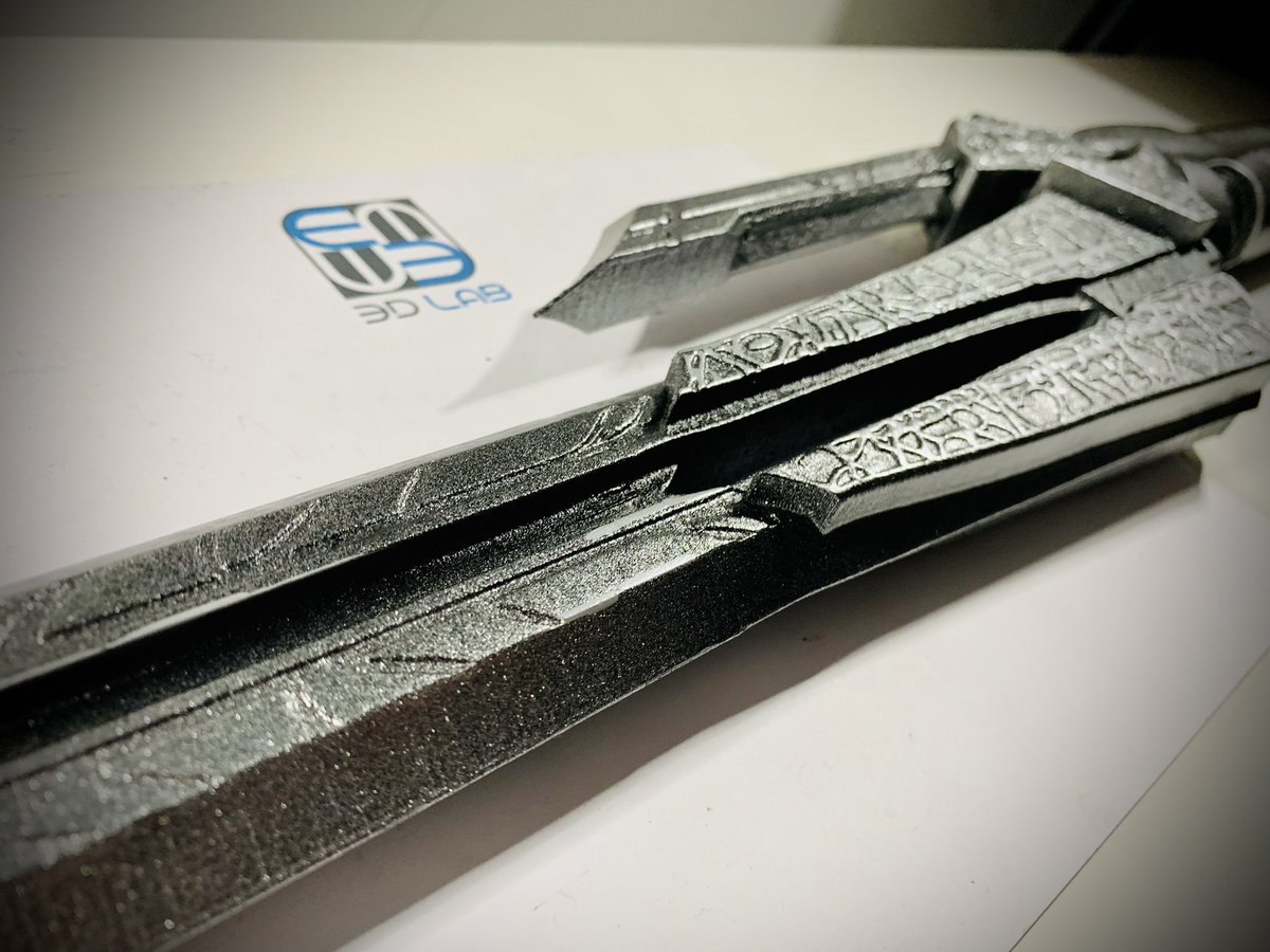 em3dlab's tweet photo. Gamora's Godslayer Sword ready to go 💪🏼
~~~
#gamora #marvel #guardiansofthegalaxy #avengers #starlord #groot #mcu #thanos #drax #captainamer #nebula #marvelcomics #peterquill #marvelstudios #gotg #zoesaldana #3dprinted #marvelcosplay #guardiansofthegalaxyvol #propmaking #cosplay https://t.co/KwsGqMNDCU