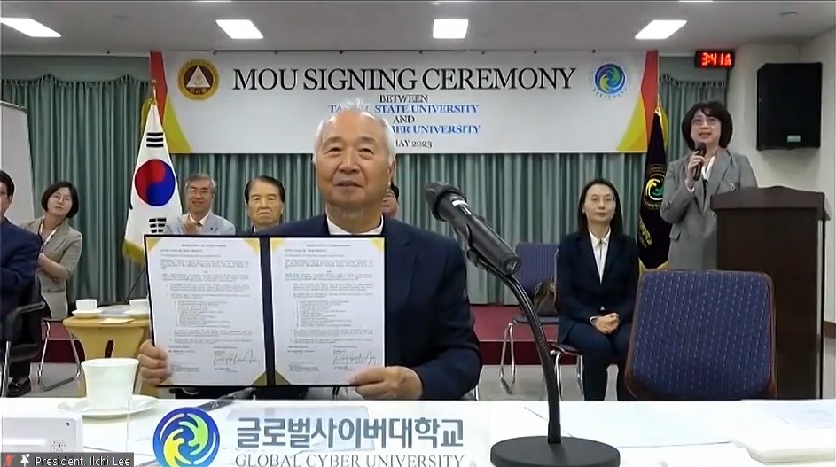 IlchiLee's tweet photo. Last week, as president of the Global Cyber University, I signed a MOU with Tarlac State University in the #Philippines to create a #BrainEducation program. By practicing Brain Education, I hope we will become healthier, happier, and more peaceful...a new humanity. #earthcitizen https://t.co/C6rhKP0m15