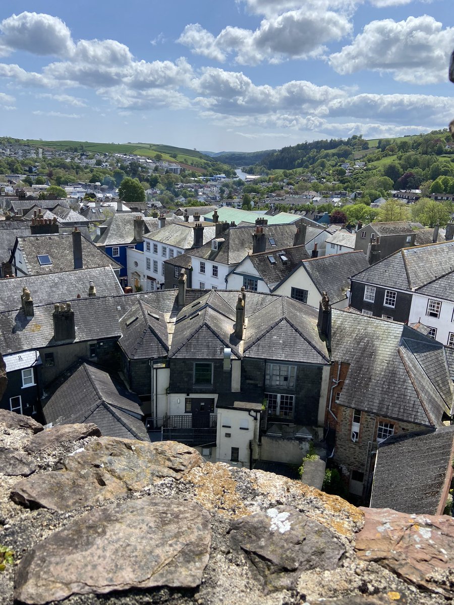 KjChance3's tweet photo. Day trip to Totnes yesterday by train. So much to see and explore. Makes me want to go back for more. @visittotnes @EnglishHeritage #daytrip #traintravel https://t.co/2fAwsmN1yi