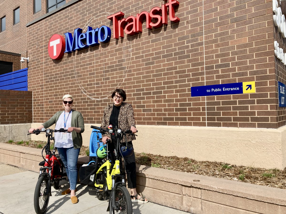 MetroTransitMN's tweet image. In recognition of #BikeToWorkWeek, we spoke with Transit Information Manager Laura Matson and BRT Director Katie Roth, who regularly commute on their e-bikes. With matching models, we had to ask: Who inspired whom? More at: metrotransit.org/how-we-roll-la…

#ebike #commute #metrotransitmn