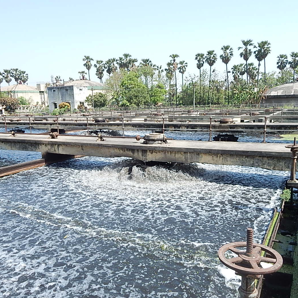 WorldBankWater's tweet photo. Wastewater treatment and reuse can:
💧 mitigate water pollution
🚰 expand water access
🌏 help cities become more #ClimateResilient
Learn more about the World Bank Group’s Scaling #ReWater initiative to support #WaterReuse: https://t.co/OVCvS4IkjB https://t.co/yvIztA2ZGr