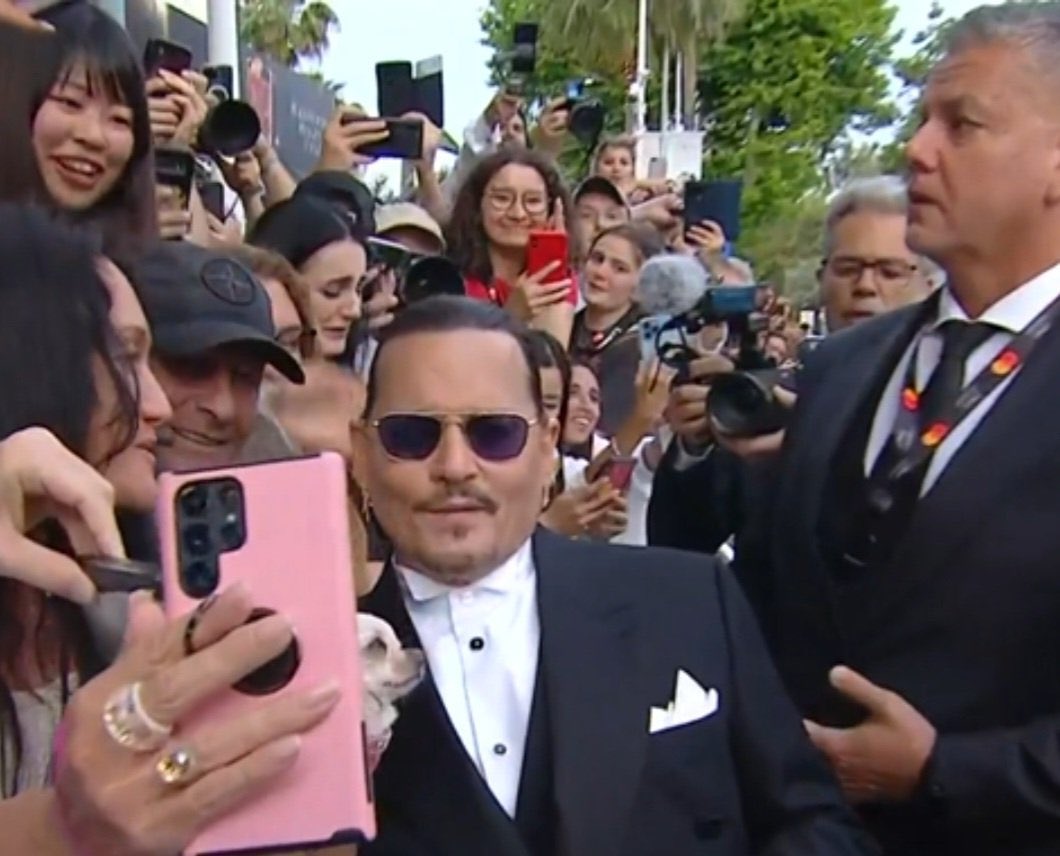 GellertDepp's tweet photo. this little doggy is looking at him with all the love in the world 😭😭😭 https://t.co/7XABOXA8Kh