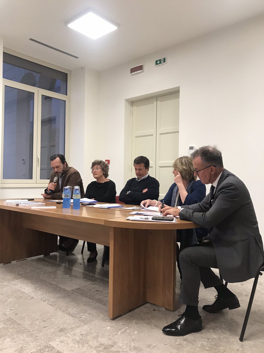 CarrettaNiccolo's tweet photo. Pienone per la serata di @InNovaBergamo.
C’è voglia di #StatiUnitidEuropa https://t.co/00eYV2o4fi