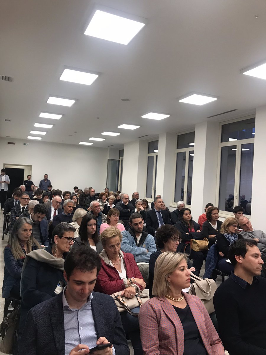Pienone per la serata di <a href="/InNovaBergamo/">InNova Bergamo</a>.
C’è voglia di #StatiUnitidEuropa