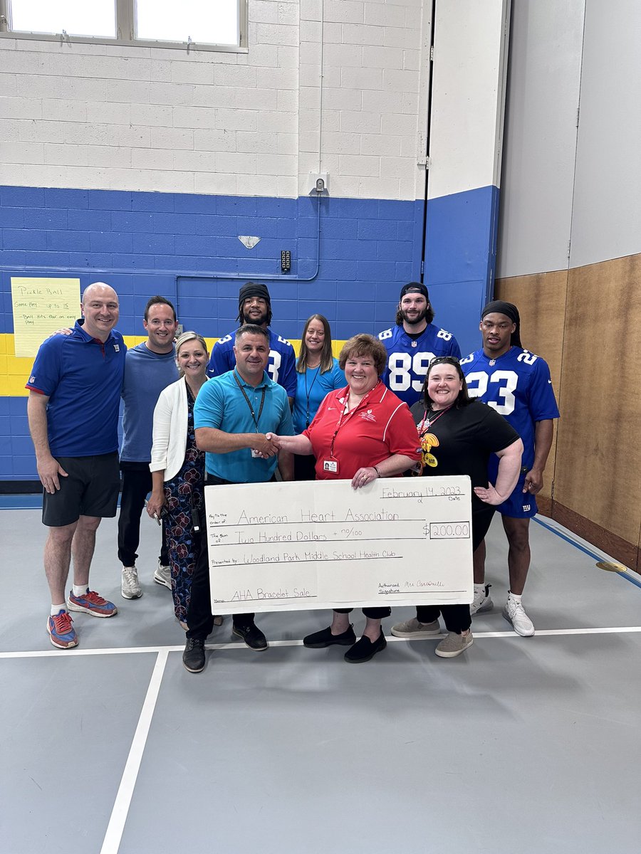 Awesome day here at Memorial Middle School for today’s #Play60!

Oshane Ximines, Gary Brightwell, and Tommy Sweeney came out to encourage the students to be active and played all different kinds of games! Special thanks to the students for raising money for <a href="/American_Heart/">American Heart Association</a>!