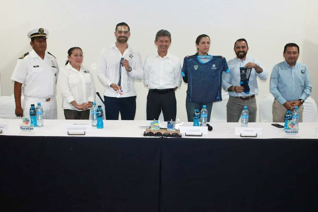IDEY_oficial's tweet photo. 🔵 #ConquistaLaCosta con el #KitdelCorredor
Esta mañana presentamos el Kit del Corredor para el Maratón de la Marina 2023, el cual incluye el diseño de la nueva playera para está edición, las calcetas del evento y la medalla de participación. (1/2) https://t.co/1Ioz5ujOx7