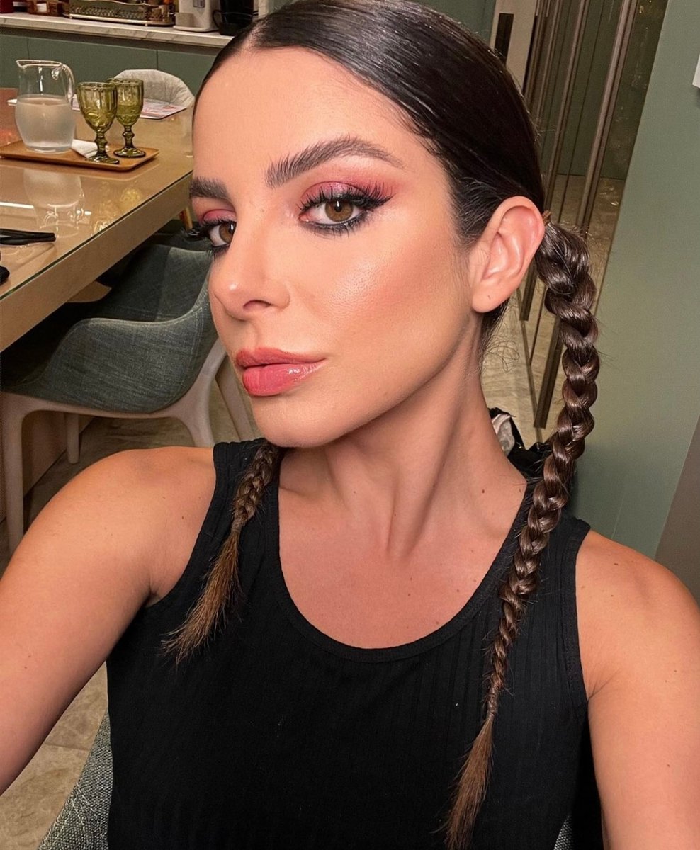 ECRUNewYork's tweet image. @mauromarcos braided with Defining Paste to perfectly control flyaways and frizz. 💓@sarahmattar 
#braidedstyle #hairideas #hairfashion #ecrunewyork