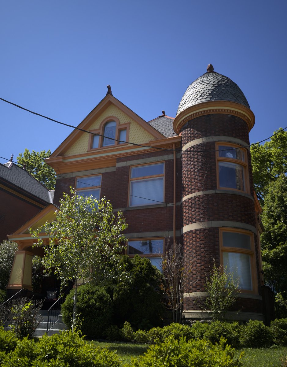 HOMEARAMA2023's tweet photo. The #MansionHill + #EastRow historic districts in the @CityofNewportKY are blessed with some of the finest Victorian, Italianate + Queen Anne design (still intact!) throughout the U.S.
props to #TurretTuesday stalwarts @JoshLipnick @Chaswied @53viroqua @ChickenJoeSTL @TimStarry https://t.co/Emlk6iw7YG