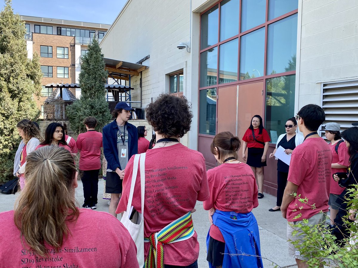 Facilitators helps students from Okanagan Similkameen, Revelstoke, Okanagan Skaha, Vernon, Central Okanagan, Gold Trail, Nicola-Similkameen, North Okanagan-Shuswap, Kamloops-Thompson, Kootenay Lake, and Conseil scolaire francophone ‘break the ice’ for important discussions ahead