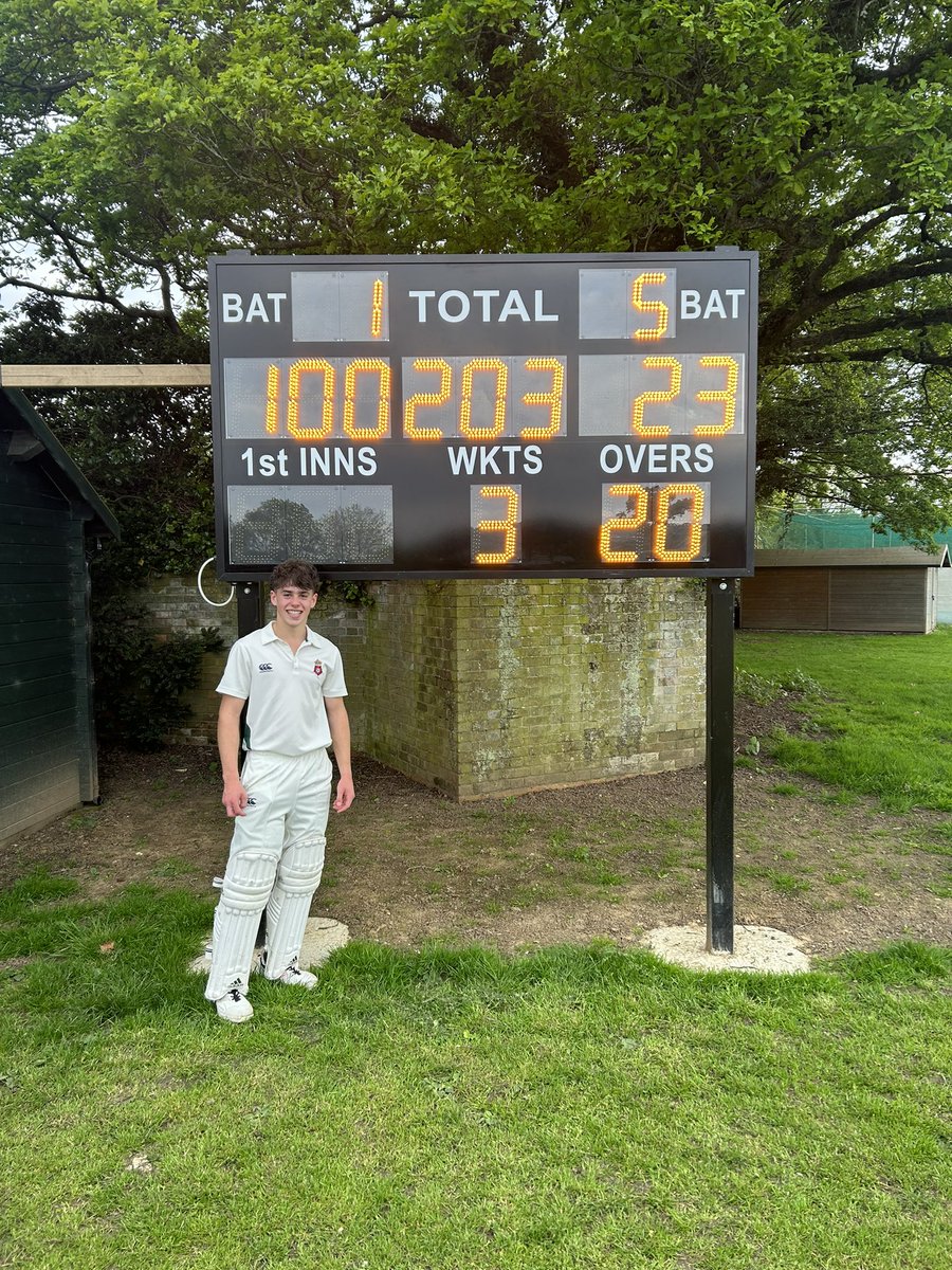 Many congratulations to Fourth Form pupil Will who scored his maiden century (100*) in this evening’s U15A cup win. A superb knock off only 73 balls. 🏏