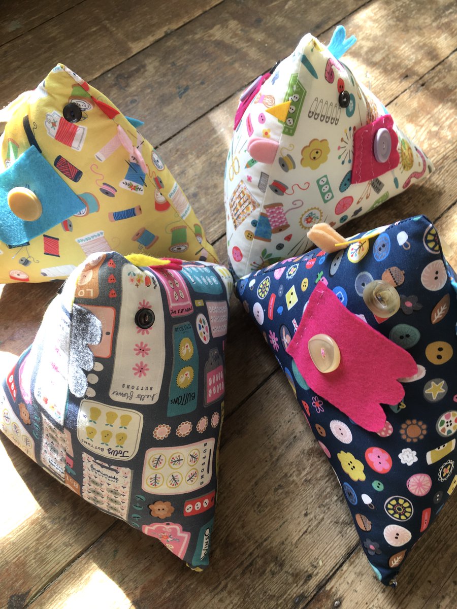 stephthann's tweet photo. My Beginners Sewing Machine class was an amazing success on Sunday. The class made three items in a day. A drawstring bag, A tote bag and a hen doorstop (pictured). And to think that when they arrived they were newbies. Sew proud!
Next beginners is 10/09/23 DM for more details. https://t.co/9g8s2AZqwE