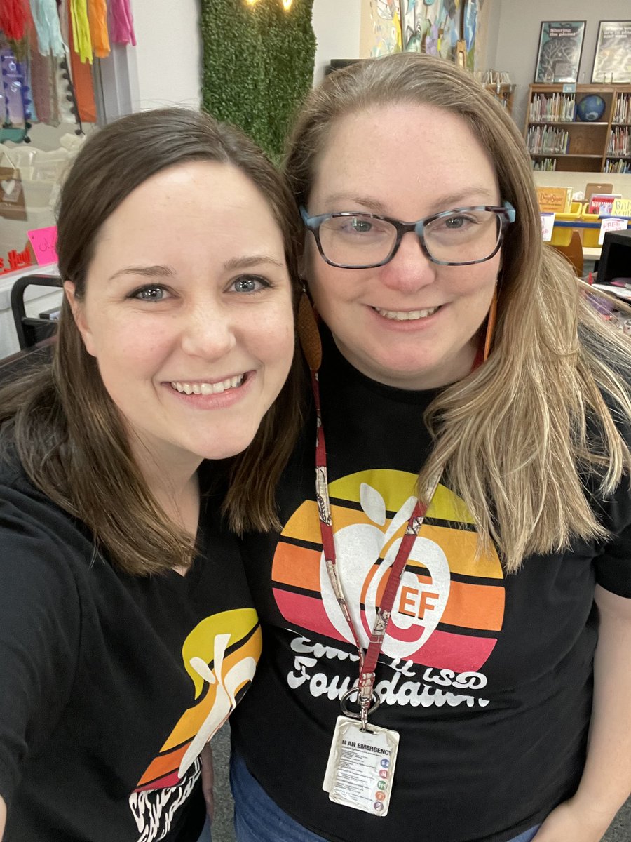 LearnWithBliss's tweet photo. Happy @coppellisdef Tuesday with this AMAZING librarian. I am continually impressed with all that @PinkyReads does for our @pinkertoncisd learners. From library lessons, STEM, and IB experiences to hatching chickens, and gardening, you go above and beyond! https://t.co/2AhGbrRE9j