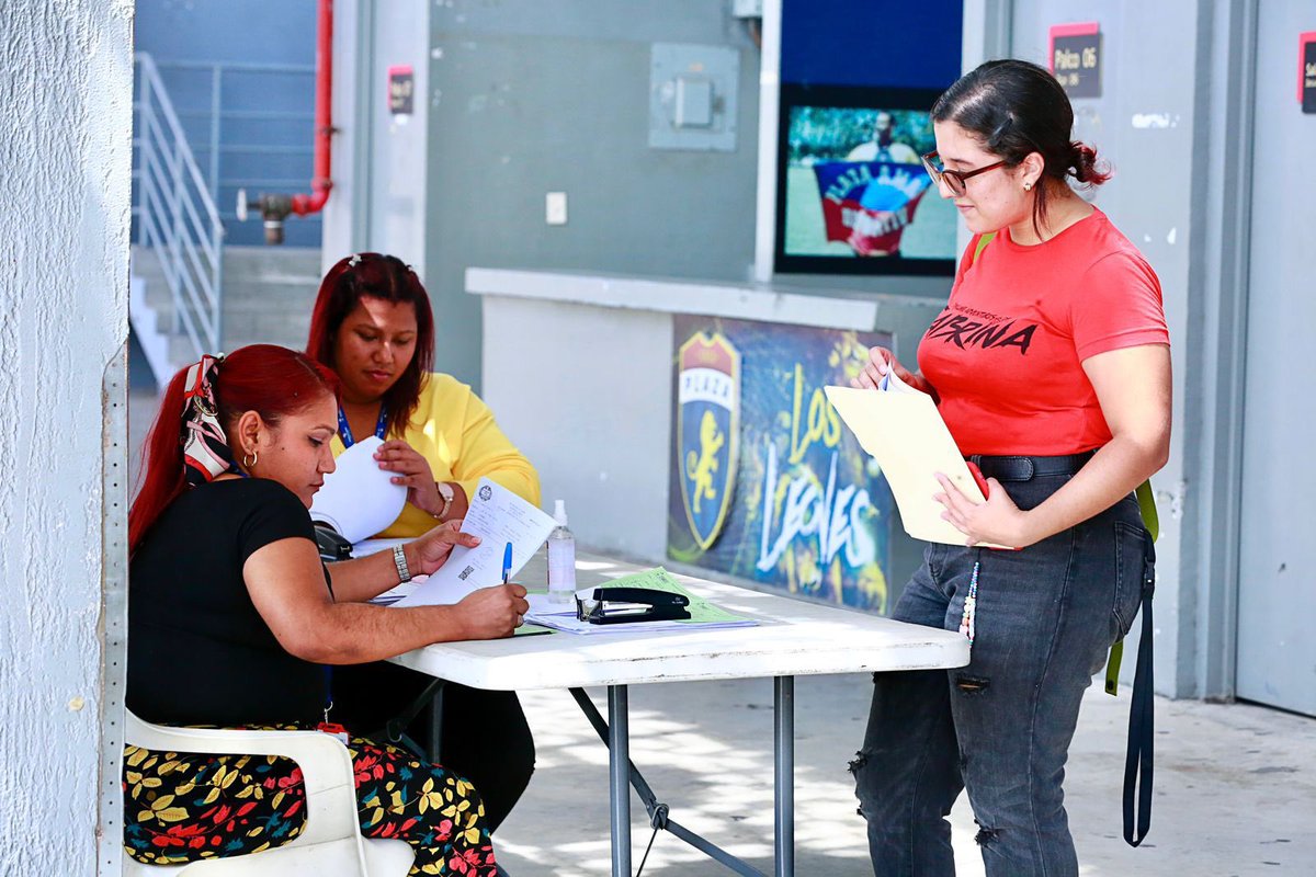 Continuamos con la recepción de documentos de los más de 34 mil estudiantes de licenciatura a nivel nacional.

Las fechas de pago serán anunciadas a través de nuestras redes sociales.
#TrabajandoPorPanamá🇵🇦