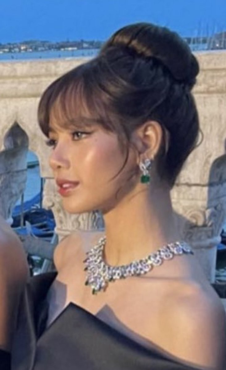 Lsglobal_'s tweet photo. An absolute goddess 

LISA BULGARI MEDITERRANEA #LISAatBvlgariRunway 
#LISAXBVLGARI https://t.co/VmuYw7wjeY