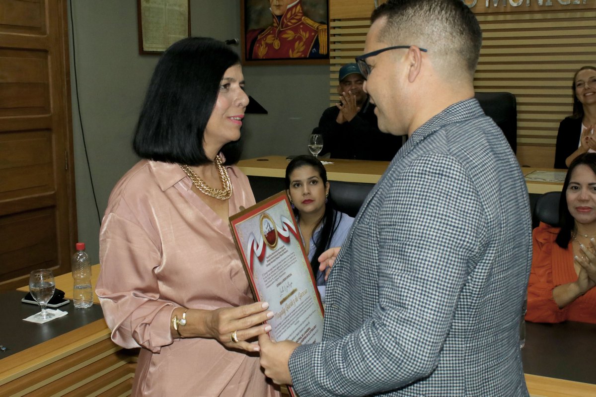 accevamar's tweet photo. Felicitamos a nuestra directora Magaly Guédez por recibir la orden especial Lech Walesa única en su clase por parte del Concejo Municipal de Maneiro
#Cevamar #TrabajoYEsfuerzo #Logros #Conmemoracion #DiaDeLaBanderaPolaca https://t.co/32sBeh9fzU