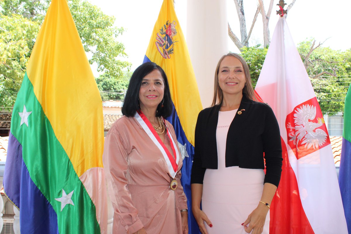 accevamar's tweet photo. Felicitamos a nuestra directora Magaly Guédez por recibir la orden especial Lech Walesa única en su clase por parte del Concejo Municipal de Maneiro
#Cevamar #TrabajoYEsfuerzo #Logros #Conmemoracion #DiaDeLaBanderaPolaca https://t.co/32sBeh9fzU