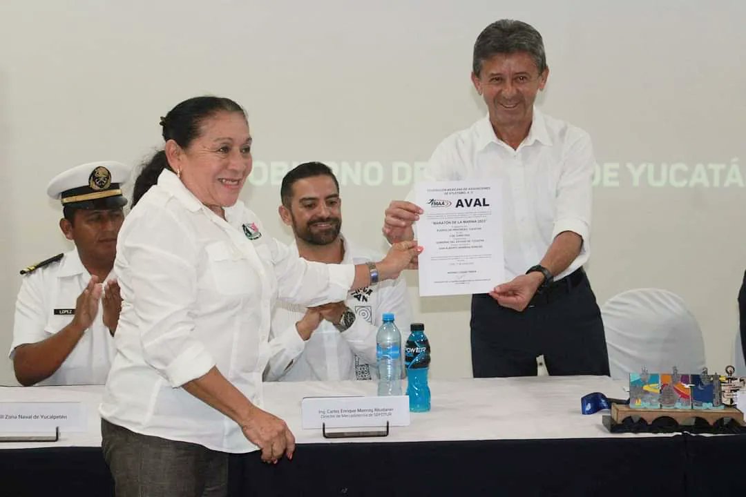 IDEY_oficial's tweet photo. 🔵 #ConquistaLaCosta con el #KitdelCorredor
Esta mañana presentamos el Kit del Corredor para el Maratón de la Marina 2023, el cual incluye el diseño de la nueva playera para está edición, las calcetas del evento y la medalla de participación. (1/2) https://t.co/argA9VF5PW