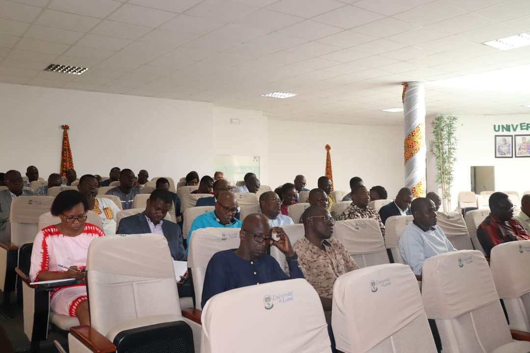 dodzikokoroko's tweet photo. Réunion avec la communauté académique sur le respect des #charges #statutaires en vue d'une gestion #optimale, #efficiente & #efficace des ressources humaines, matérielles & financières 2 l'@UniveLomeTg. Le manque 2 fermeté sera perçu comme 2 la complicité & la loi sera appliquée https://t.co/a3ZRJxiVeJ