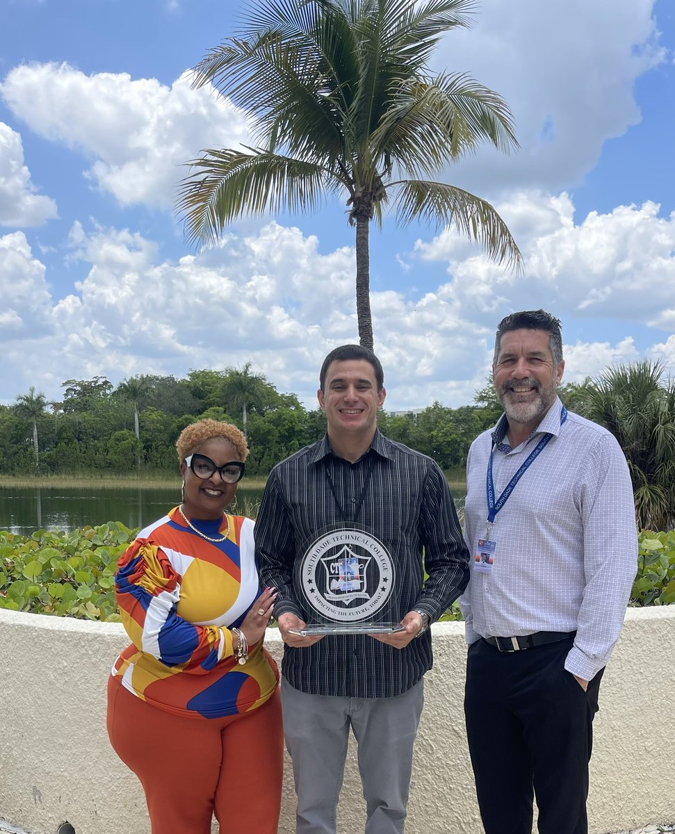 dade_south's tweet photo. Congratulations to Mr. Ernesto Sainz de la Torre, Adult High School instructor. He is our Success Maker for May! Congratulations again, job well done! #SDTC #SuccessMaker #YourBestChoiceMDCPS https://t.co/iX2yk7bKTO