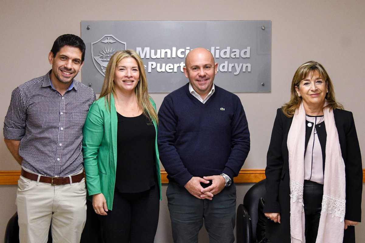 Gus_Sastre's tweet photo. Recibimos a referentes de la AEFIP, con quienes articulamos acciones conjuntas hace tiempo. Avanzamos en las gestiones para la entrega de tierras para que trabajadores de la entidad puedan acceder a su casa propia, tal como lo hemos hecho con muchos sectores. 

#HaciendoMadryn https://t.co/3v05Olwtuw