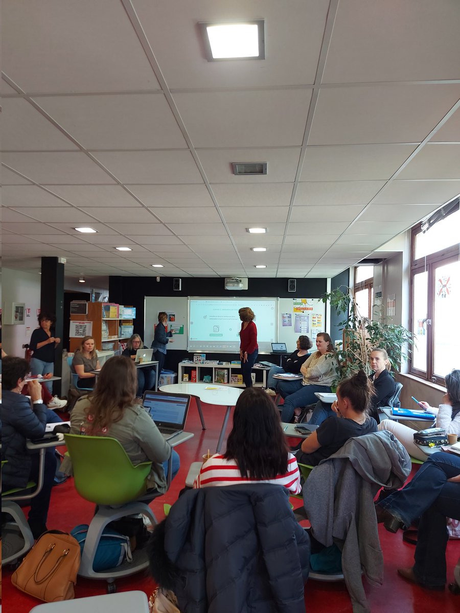 canope_78's tweet photo. Retour sur la journée de formation des référents ambassadeurs collégiens contre le harcèlement #NAH #ProgrammePhare @canope_78 et @CAAEEVersailles @acversailles, au programme : repères théoriques, activités, ressources, #intelligencecollective https://t.co/ocIwzrg6gd