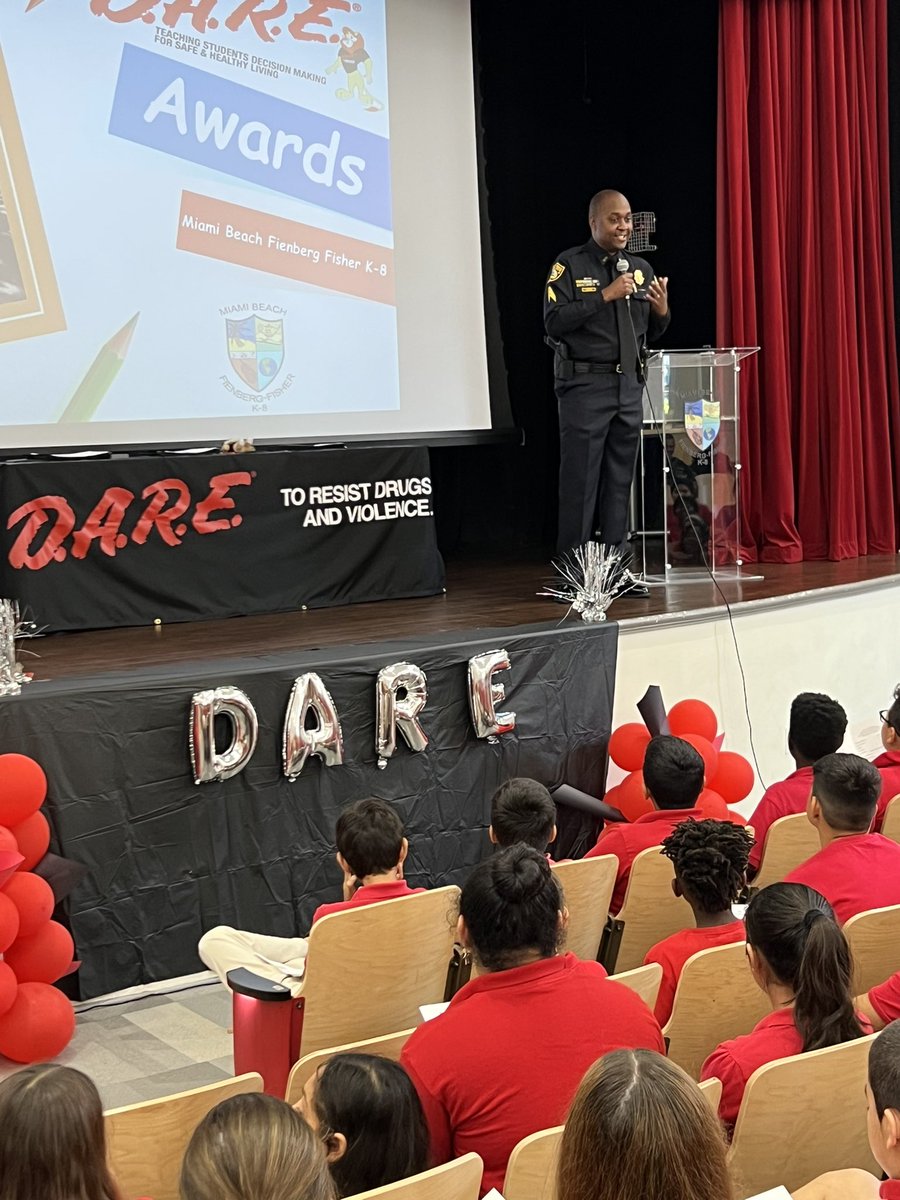 MiamiBeachPD's tweet photo. Congrats to the graduates of @FienbergFisher’s D.A.R.E. program! Officer Rebecca Lacy recognized their dedication to healthy, responsible living and guest speaker Officer David Price shared his inspiring story. We hope you all keep up the positive impact in our community. https://t.co/S6LAMsv3Ql