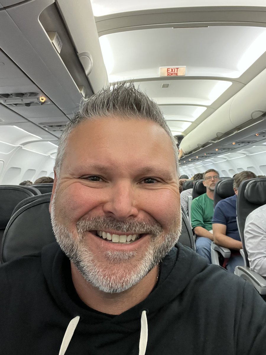 MariusBourgeoys's tweet photo. De retour sur la route!
Direction Moncton pour deux belles journées avec les leaders de la petite enfance 🤩
#medpe #leadped https://t.co/0Tr75OR3Jp