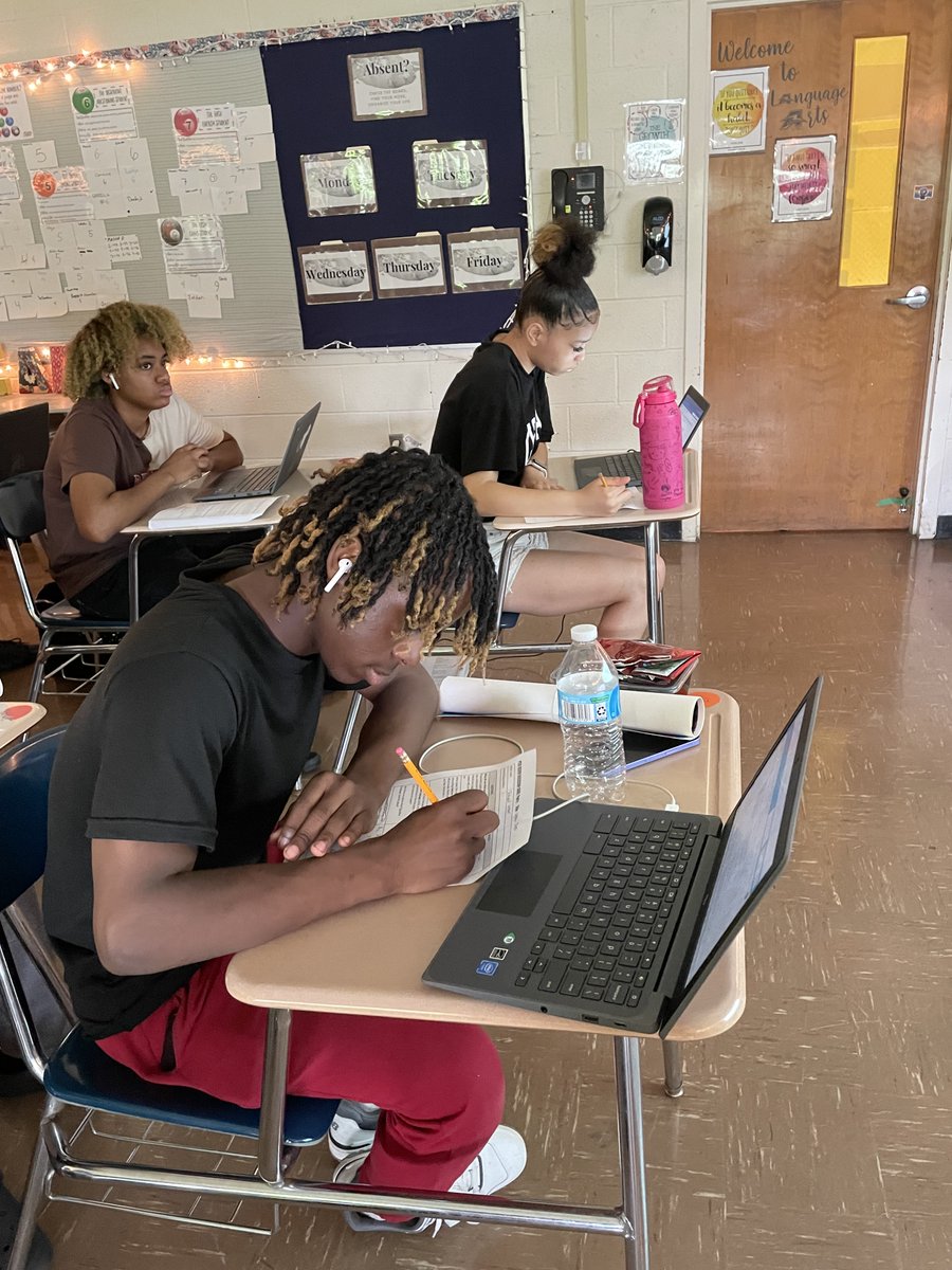 selschools's tweet photo. Thank you @LakeErieInk for working with our Brush students and helping them discover the joy of writing! Full story at https://t.co/dQpp6X4cAf #ArcPride #creativewriting https://t.co/OT3G8AgqNW