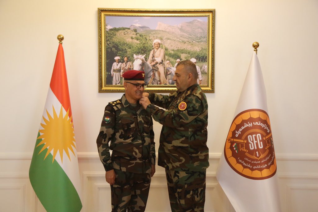 forces_command's tweet photo. The #1st_supporting_forces_command’s promoted officers receive their new ranks from Commander #Sihad_Barzani.
We #congratulate all the promoted #officers on behalf of the commanders, officers, and #Peshmergas of our #command. https://t.co/df2eCamAWP