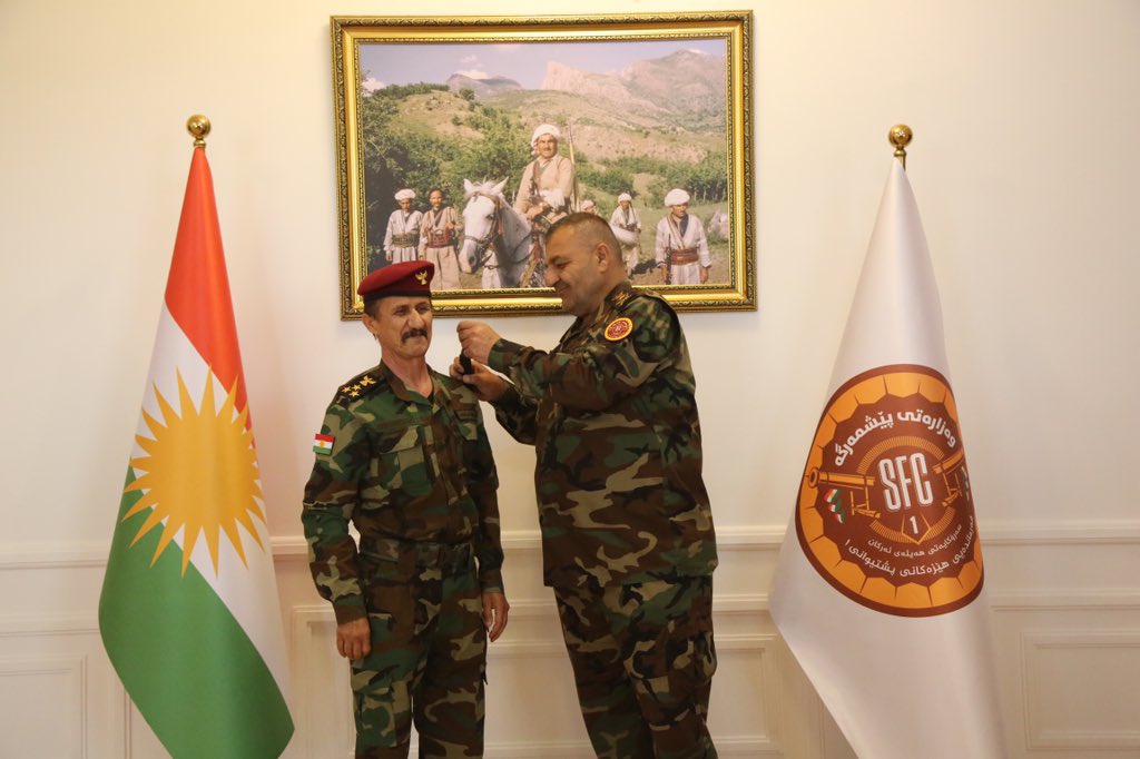 forces_command's tweet photo. The #1st_supporting_forces_command’s promoted officers receive their new ranks from Commander #Sihad_Barzani.
We #congratulate all the promoted #officers on behalf of the commanders, officers, and #Peshmergas of our #command. https://t.co/df2eCamAWP