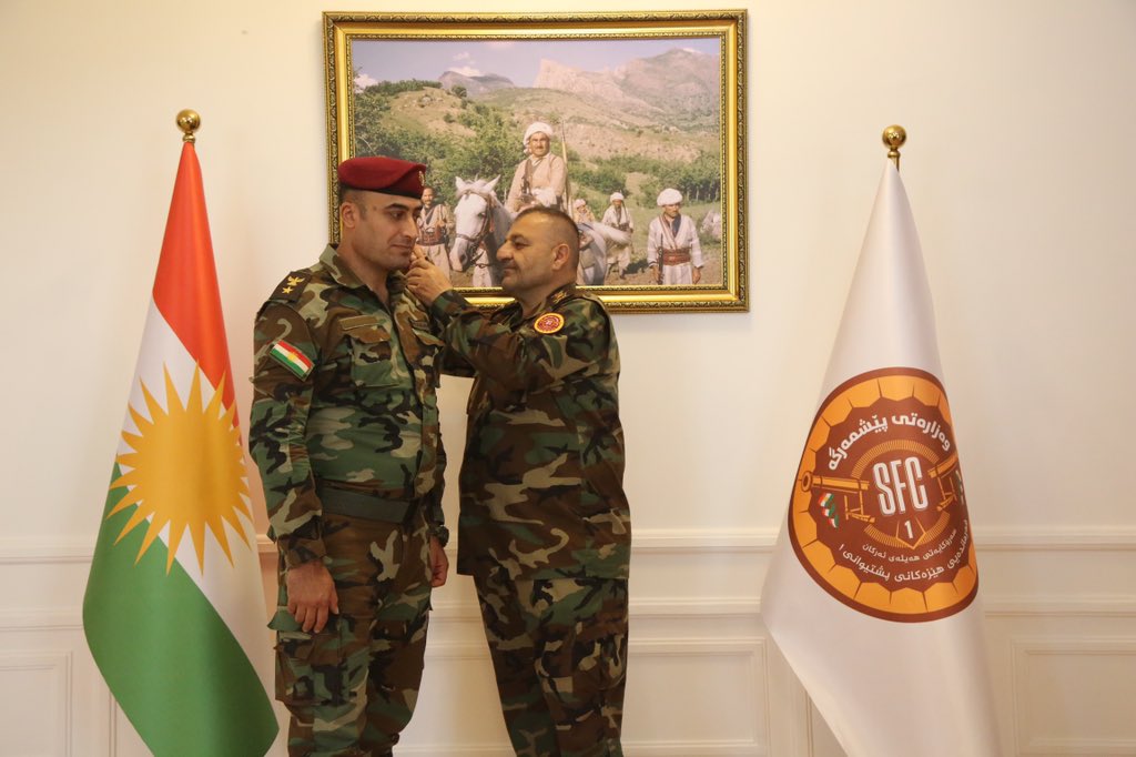 forces_command's tweet photo. The #1st_supporting_forces_command’s promoted officers receive their new ranks from Commander #Sihad_Barzani.
We #congratulate all the promoted #officers on behalf of the commanders, officers, and #Peshmergas of our #command. https://t.co/df2eCamAWP