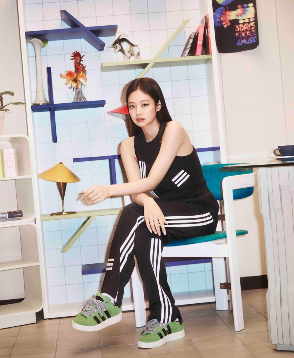 blackpink__ita's tweet photo. [IG] Aggiornamento di JENNIE

"Benvenuti a casa nostra.
@.adidasoriginals #campus00s #createwithadidas"

#JENNIE #BLACKPINK #블랙핑크 #제니 https://t.co/EwCUmUZc0g